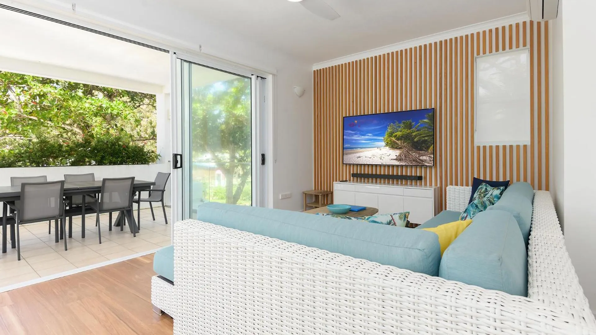 **** Aparthotel Beaches Holiday Apartments - Official Onsite Reception & Check In Port Douglas Australia